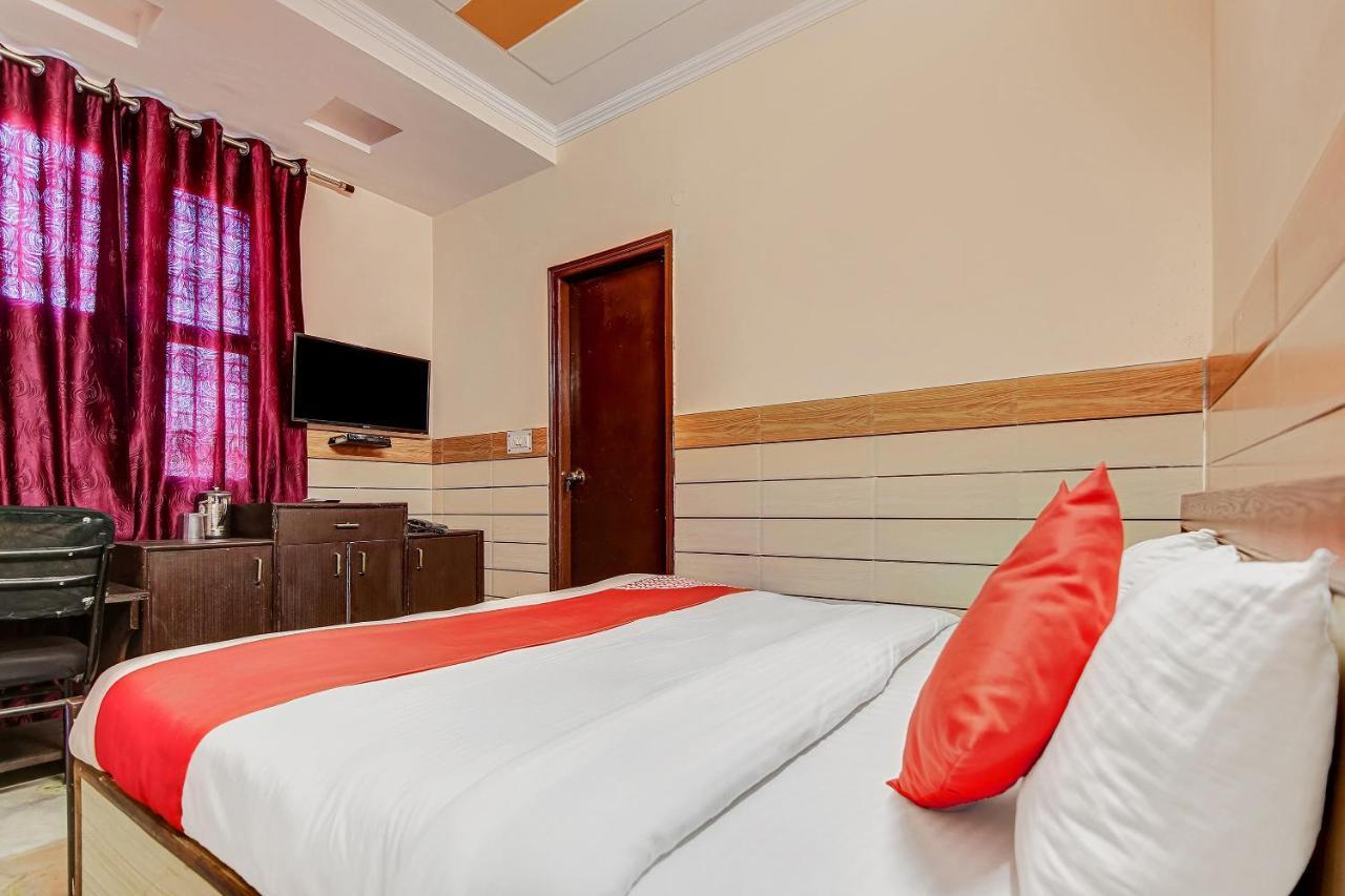 Oyo Park View Guest House Near Edm Mall New Delhi Eksteriør billede