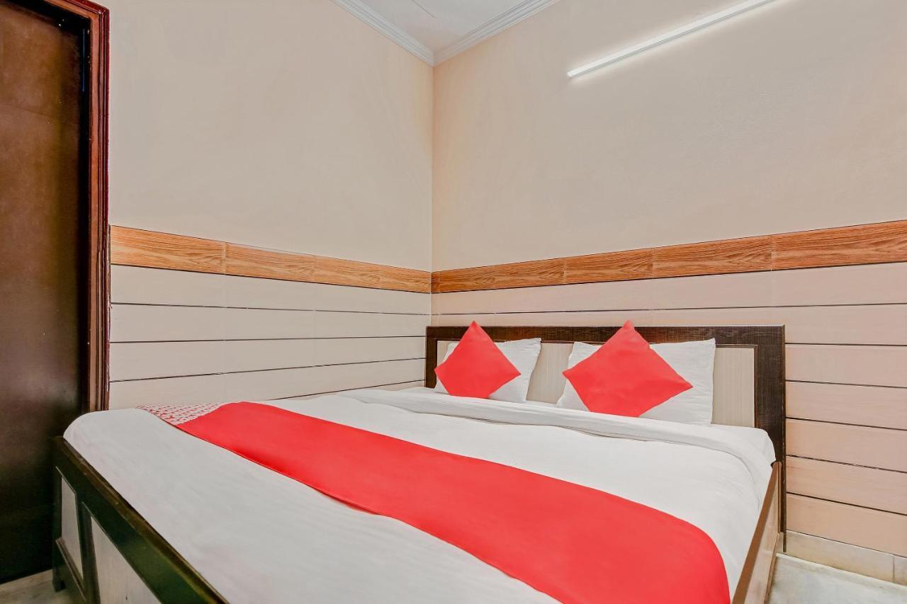 Oyo Park View Guest House Near Edm Mall New Delhi Eksteriør billede